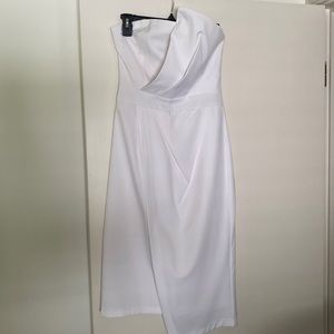 White dress ; asymmetrical